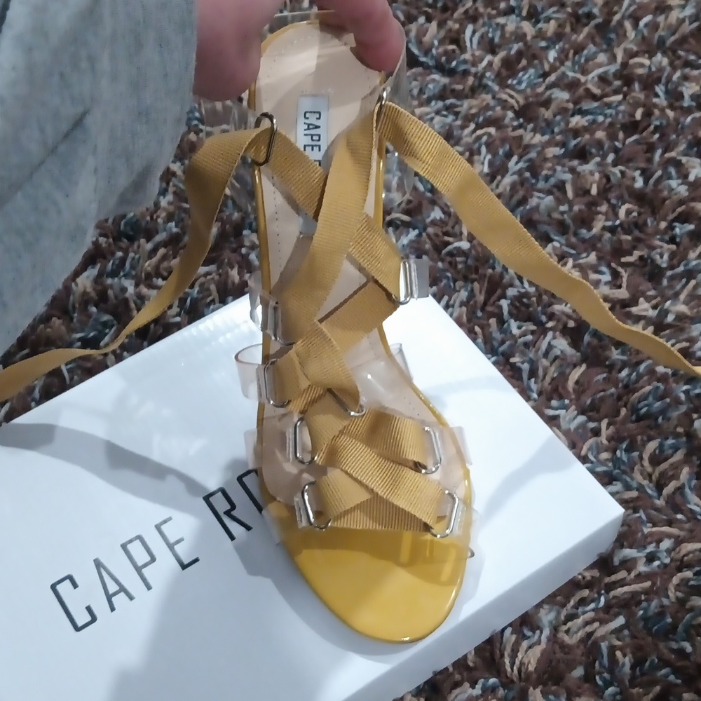 Brand New Cape Robin size 9 women high heels PRICE IS FIRM.!!!! Mustard color